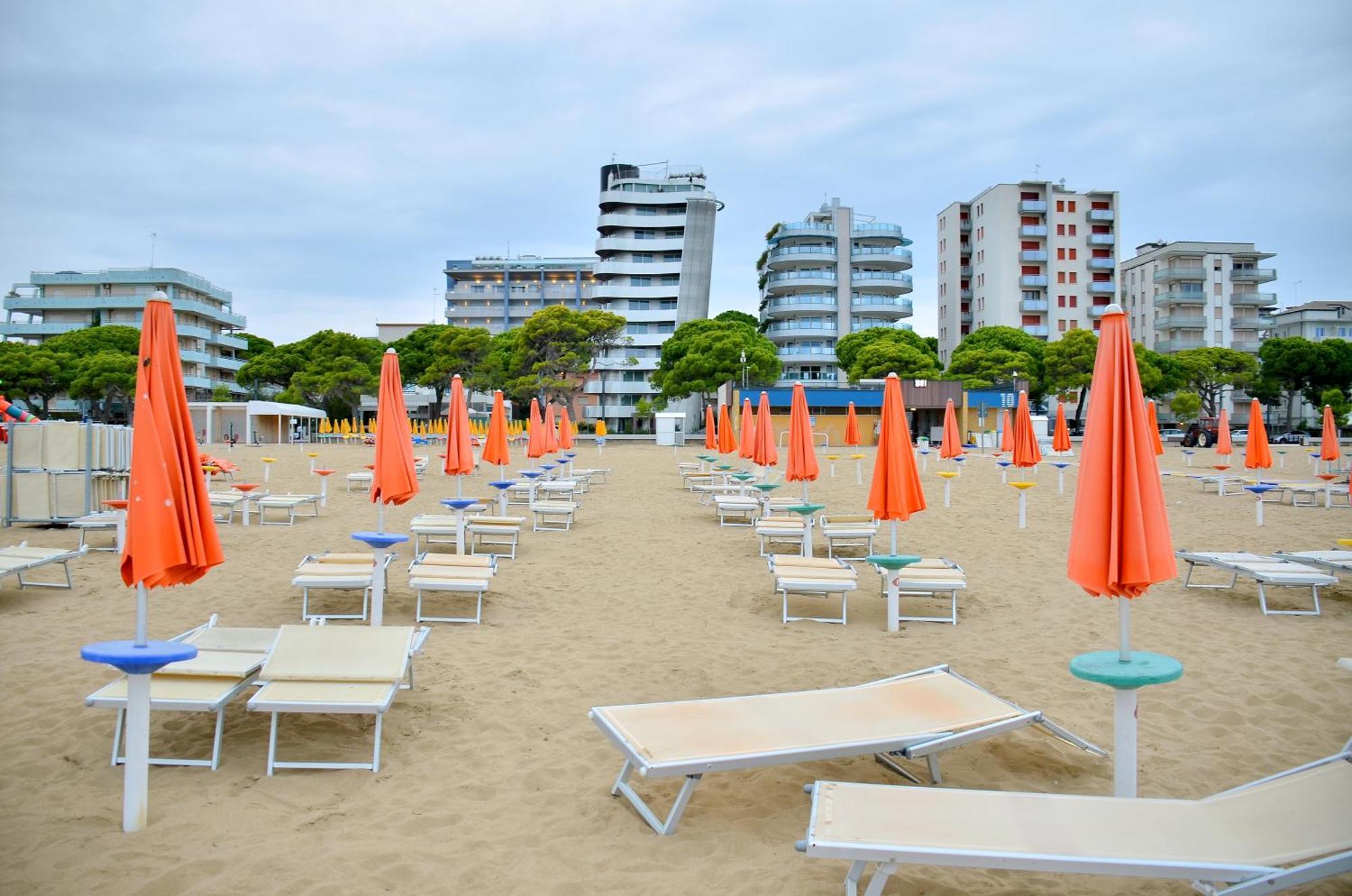 Hotel Etna Lignano Sabbiadoro Eksteriør billede