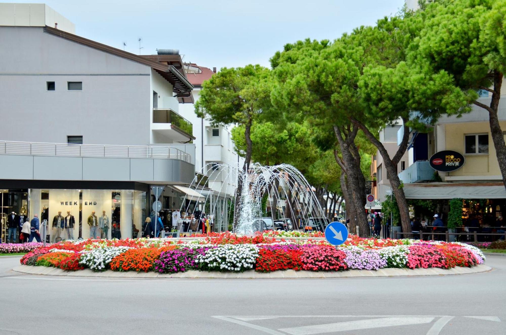 Hotel Etna Lignano Sabbiadoro Eksteriør billede